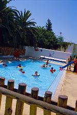 Kinder im Pool