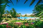 Blick �ber dem Garten zum Pool