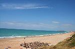 Sonnenliegen am Strand