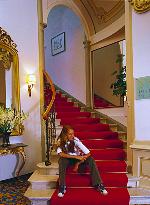 Treppe mit Frau