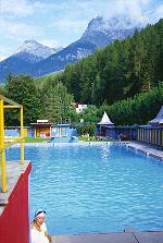 Pool und Berge