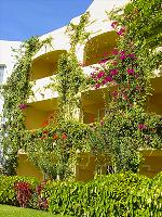 Hotelzimmer mit Blumen