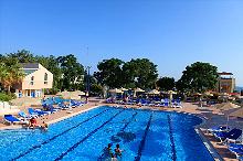 Pool mit Robinson Logo