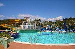 Pool mit Riesenrutsche