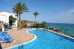 Pool und Sonnenterrasse