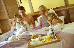 Familie beim Fr�hst�ck