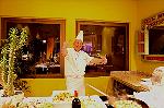 K�chenchef beim Kochen