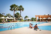 Sitzen im Pool