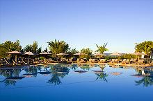 Pool mit Sonnenterrasse