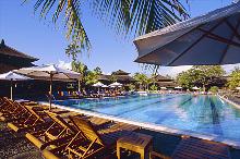 Liegen am Pool