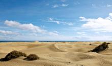 Blick auf Sanddünen und Meer