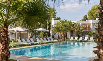 Pool im Cala Llenya Resort