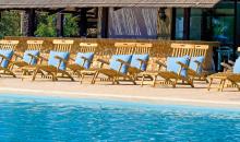 Liegen am Pool