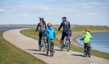 Familie beim Radfahren