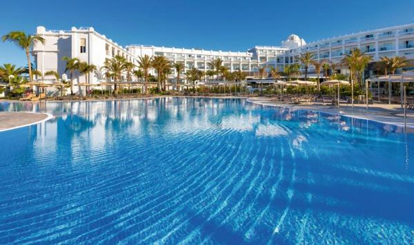 Großer Outdoor Pool