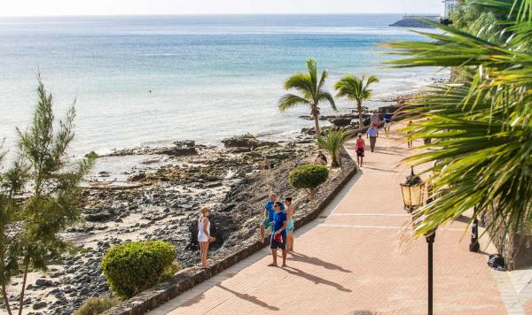 Blick auf spazierende Gäste