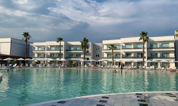 Pool im Maritim Resort Calabria
