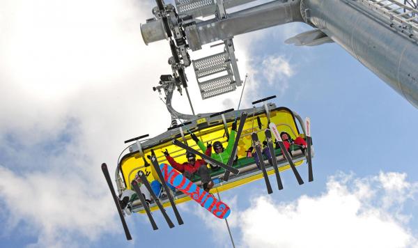 Sesselliftgondel mit Passagieren