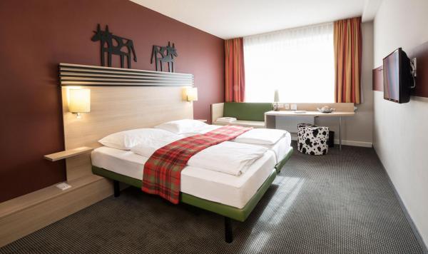 Hotelzimmer mit Doppelbett