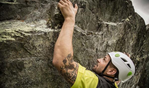 Nahaufnahme eines Kletterers