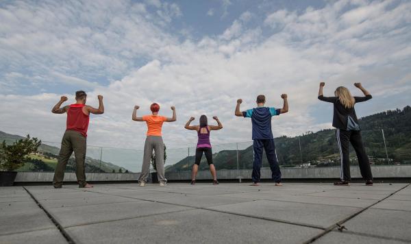 Fitnessgruppe im Hotel