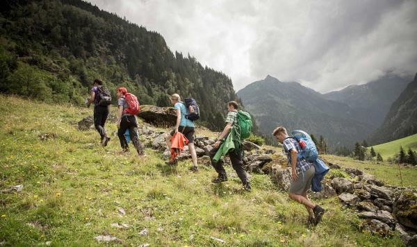Wandergruppe beim Aufstieg