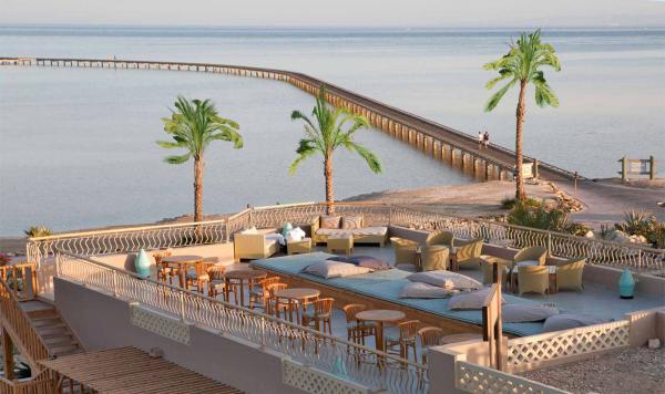 Terrasse mit Ausblick aud das Meer