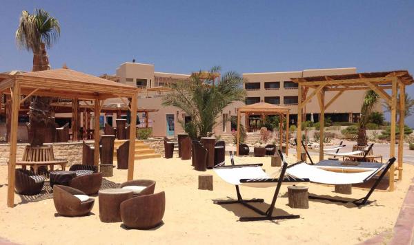 Terrasse mit Sitzmöglichkeiten und Hängematte