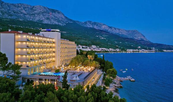 Bluesun Hotel Jadran abends