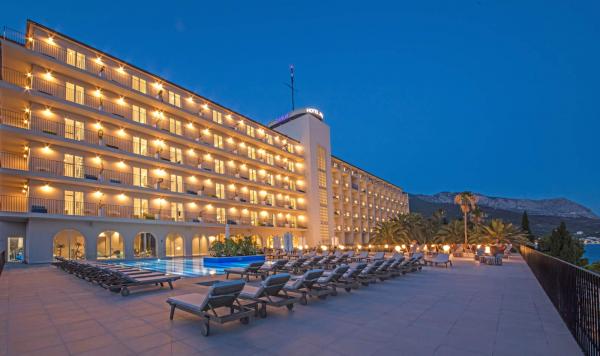 Beleuchtete Anlage abends