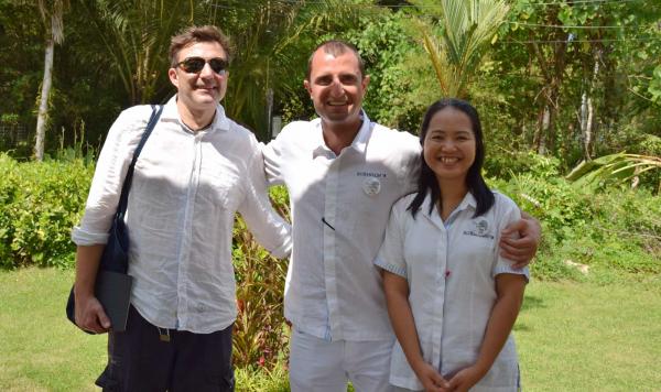 Mitarbeiter und Gäste im Club