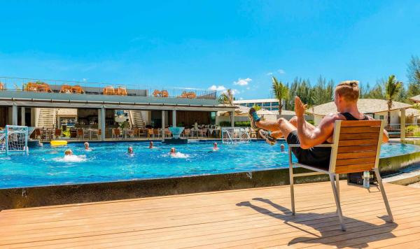 Wassergymnastik im Pool