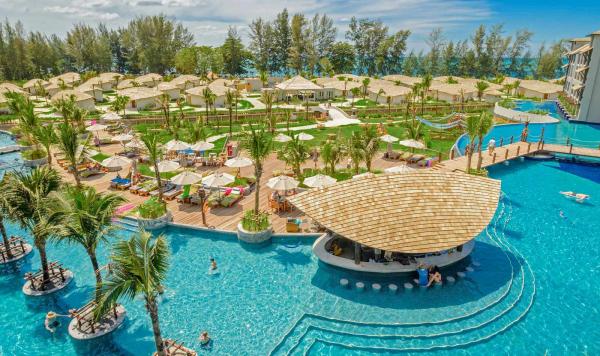 Luftansicht Poolanlage