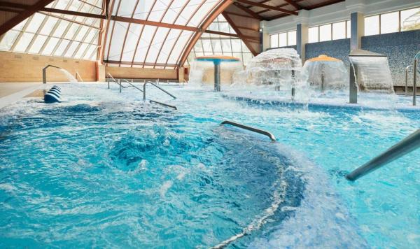 Whirlpool im Wellnessbereich
