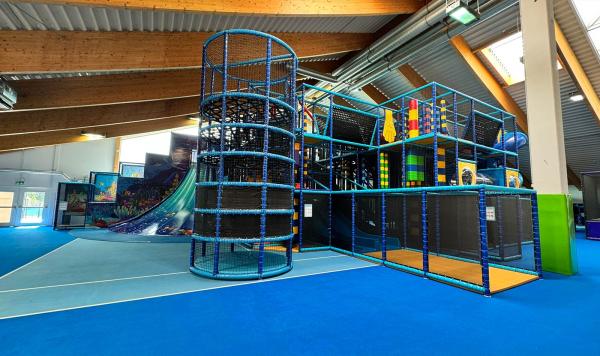 Neu gemachter Kinderspielplatz