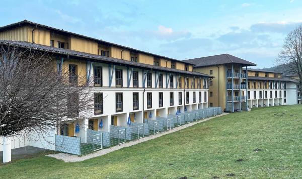 Hundezimmer mit eingezäunter Terrasse