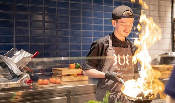 Koch im Hauptrestaurant