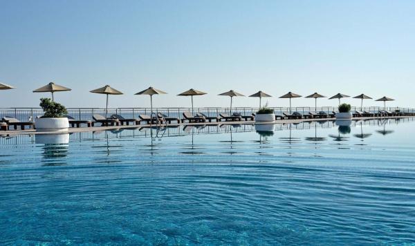 Großer Outdoor Pool