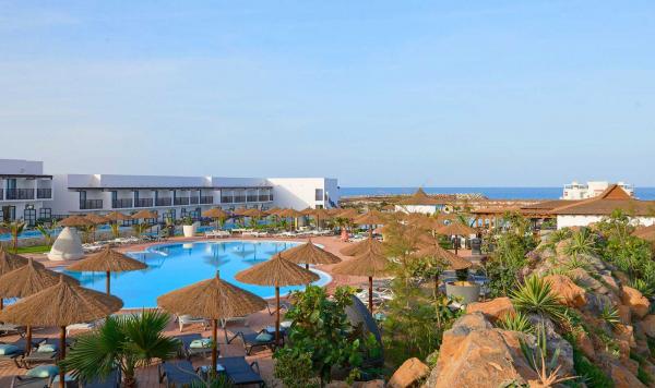 Blick auf Poolanlage