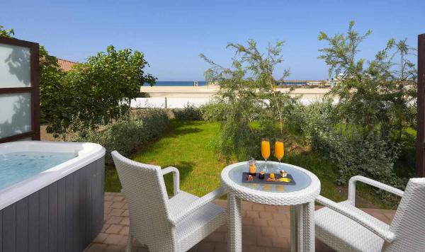 Jacuzzi Deluxe Ocean Front