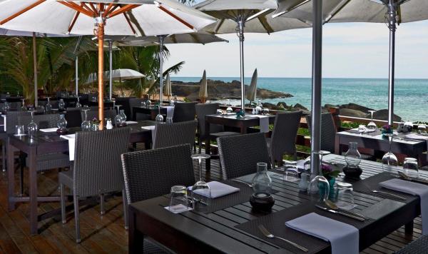 Hauptrestaurant mit Meerblick