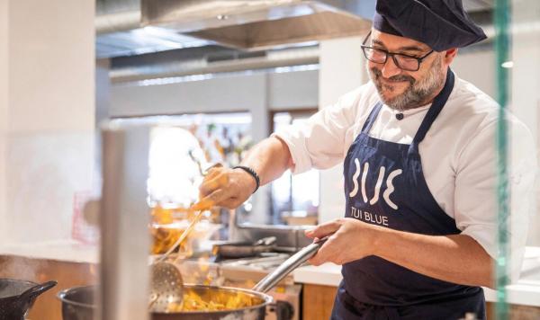 Koch im Hauptrestaurant