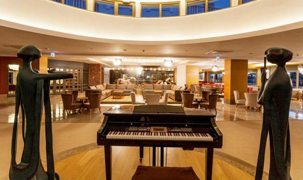 Piano in der Lobbybar