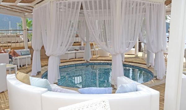 Adults Only Whirlpool