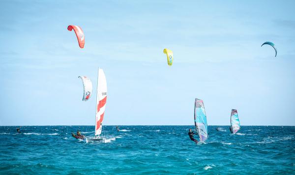 Surfen, Kiten und Segeln