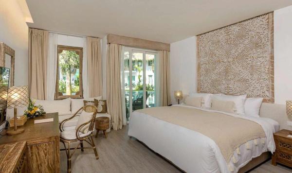 Schlafzimmer mit Doppelbett