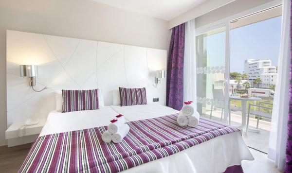 Wohnbeispiel Schlafzimmer mit Doppelbett