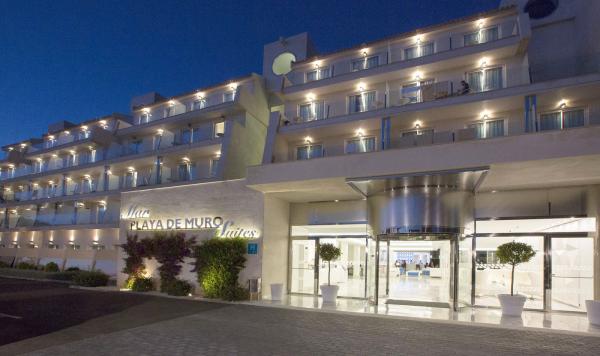 Mar Playa de Muro Suites