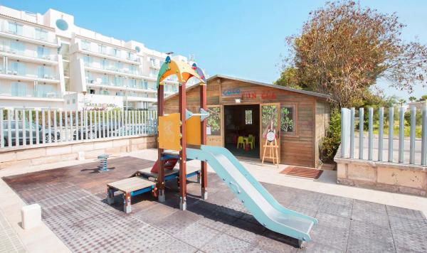 Kinderrutsche im Spielplatz