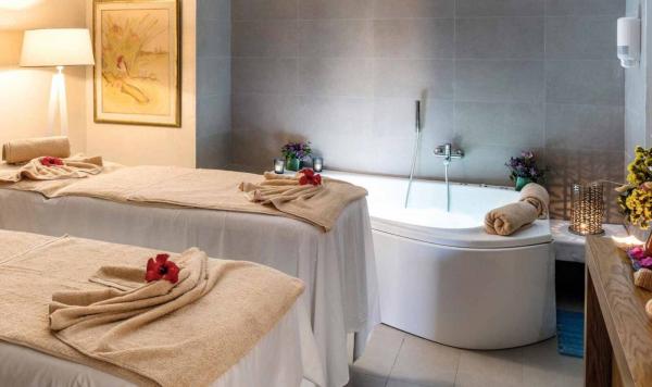 Whirlpool im Wellnessbereich